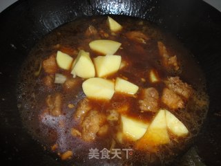 土豆炖排骨的做法步骤：5