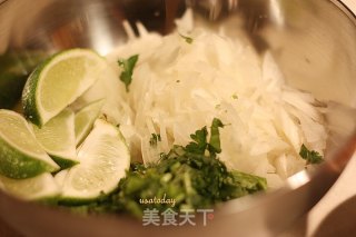 缅甸柠檬蒸鱼 Burmese style lemon fish的做法步骤：1