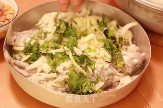 缅甸柠檬蒸鱼 Burmese style lemon fish的做法步骤：4