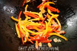 彩椒炒牛柳的做法步骤：5