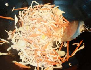 杏鲍菇炒肉丝的做法步骤：7