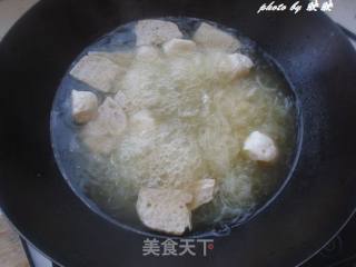快手早餐——韭菜肉丸煮米粉的做法步骤：6