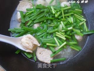 快手早餐——韭菜肉丸煮米粉的做法步骤：7
