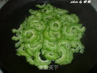 苦瓜炒干贝的做法步骤：2