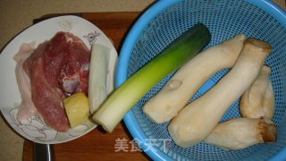 杏鲍菇肉馅饺子的做法步骤：1