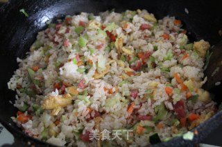 香肠彩蔬炒饭的做法步骤：4