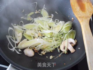 蘑菇大葱煎饼的做法步骤：7