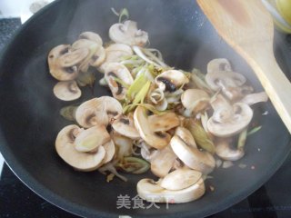 蘑菇大葱煎饼的做法步骤：8