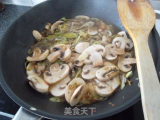 蘑菇大葱煎饼的做法步骤：9