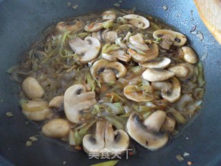 蘑菇大葱煎饼的做法步骤：10