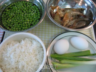 虾球蛋炒饭的做法步骤：1