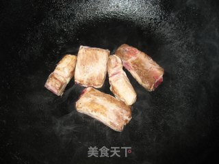 莲藕排骨汤的做法步骤：1