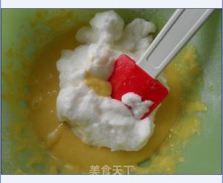 新手0失败8寸戚风蛋糕的做法步骤：5