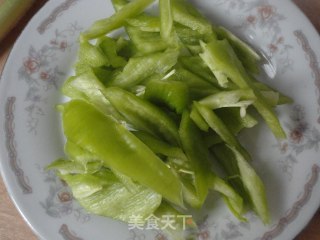 杏鲍菇炒香肠的做法步骤：3