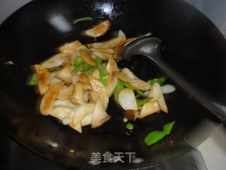 杏鲍菇炒香肠的做法步骤：6