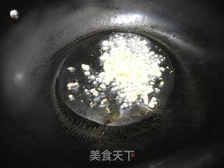 蕨菜炒花肉的做法步骤：2