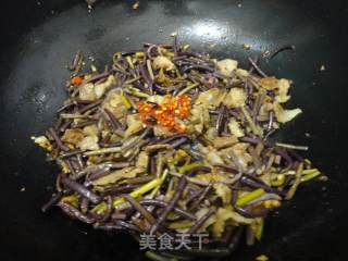 蕨菜炒花肉的做法步骤：7