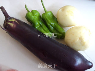 少油版东北家常菜——酱香地三鲜的做法步骤：1