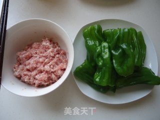 简单的下饭菜---辣椒塞肉的做法步骤：1