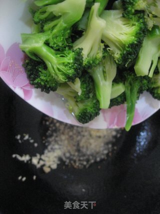 蒜蓉西兰花的做法步骤：3