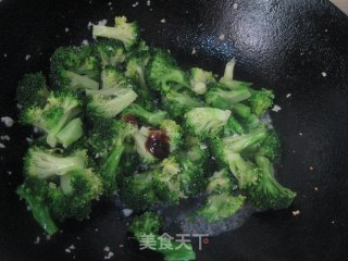 蒜蓉西兰花的做法步骤：5