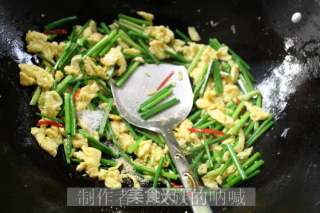 韭菜花炒鸡蛋的做法步骤：7