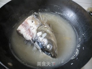 健脑益智助消化-----鱼头炖豆腐的做法步骤：5