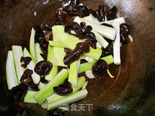 心蓝手制私房菜【丝瓜木耳烩彩面】——人生八苦回味还甜的做法步骤：4