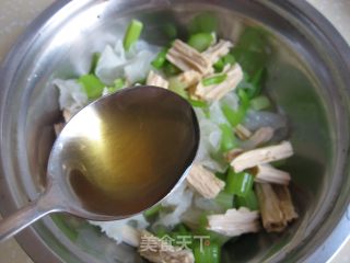 芹菜腐竹拌银耳的做法步骤：2
