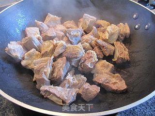 咖喱牛腩焖土豆的做法步骤：5