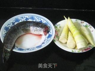 春笋黑鱼汤的做法步骤：1