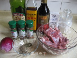 家庭烤箱版羊肉串的做法步骤：1