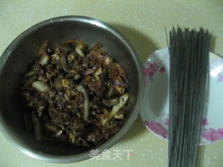 家庭烤箱版羊肉串的做法步骤：15