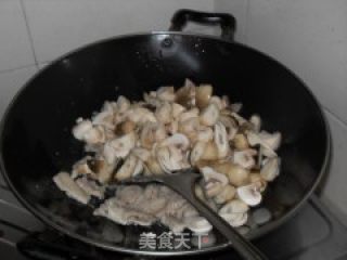 肉片炒双菇的做法步骤：5