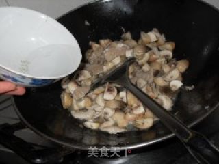 肉片炒双菇的做法步骤：6