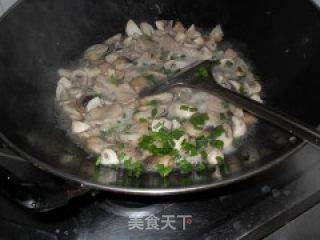 肉片炒双菇的做法步骤：7