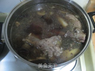 烤羊腿的做法步骤：1