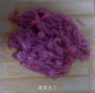 肉丝韭菜炒土豆丝的做法步骤：1