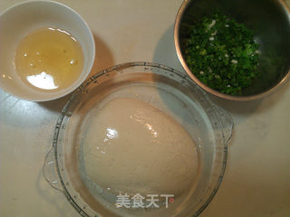 葱油千层饼的做法步骤：1