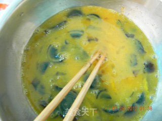 皮蛋肠的做法步骤：3