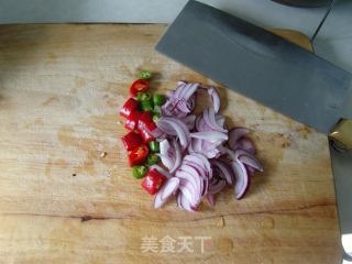 番茄红烩肉翅根的做法步骤：2