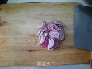 日式黑椒洋葱烩肥牛的做法步骤：2