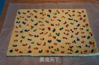 【我的烘培时间】幻想中的彩色豹纹世界---七彩豹纹蛋糕卷的做法步骤：42