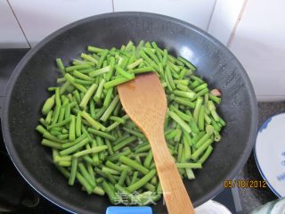 家常小菜肉丝蒜薹的做法步骤：7