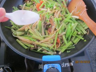 茄汁新三丝的做法步骤：8