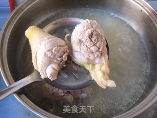 莲藕香菇鲜鸡汤的做法步骤：4