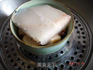 金枪鱼肉松蒸鳕鱼的做法步骤：5