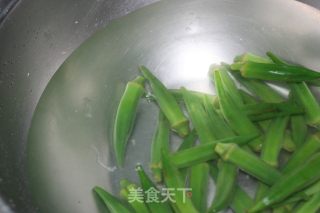 蕃茄油醋醬佐秋葵的做法步骤：4