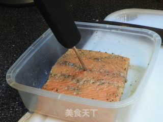 香烤三文鱼-周末鱼块的做法步骤：2
