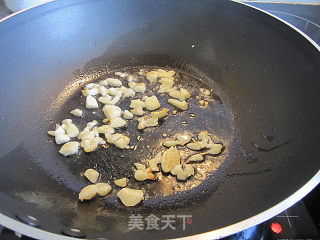 咸虾酱蒜蓉炒番茄叶的做法步骤：4